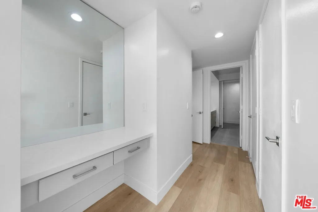 235 S Tower Drive 106, Beverly Hills, California 90211 home-pic-19